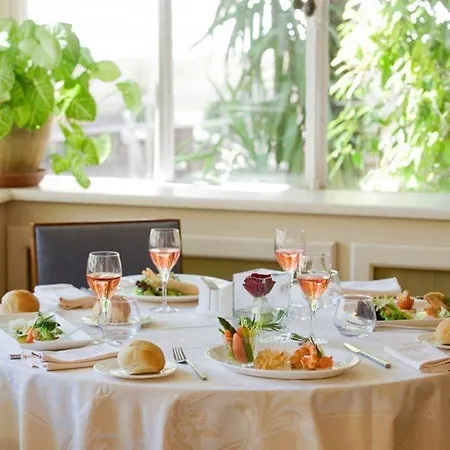 Oceania Le Metropole Hotel 4*